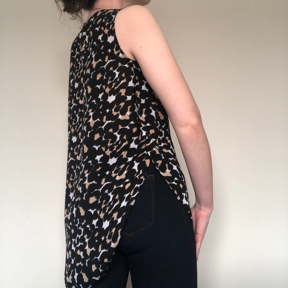 Vince Camuto Hi-low sleeveless leopard side slit - Picture 4 of 10